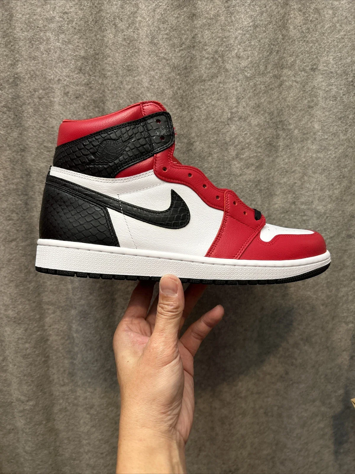NIK AIR Jordans | Full OG Quality With OG BOX + Laces extra + accessories | Red White Snake print - Image 3